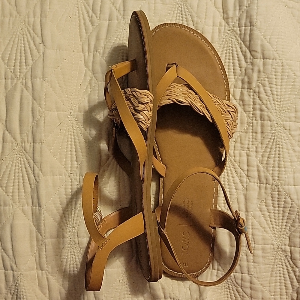 Size 11W Beige Sandals